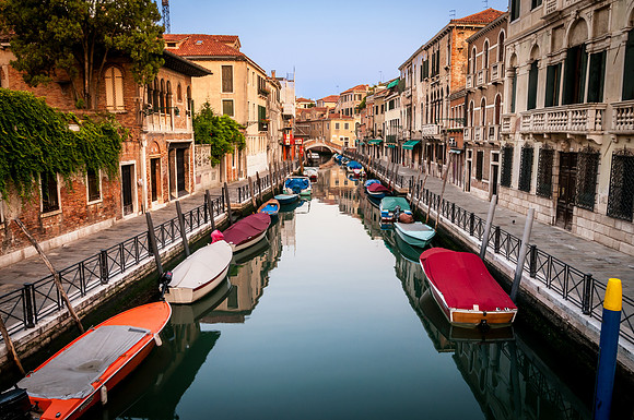 Back Canals Venice Traditional